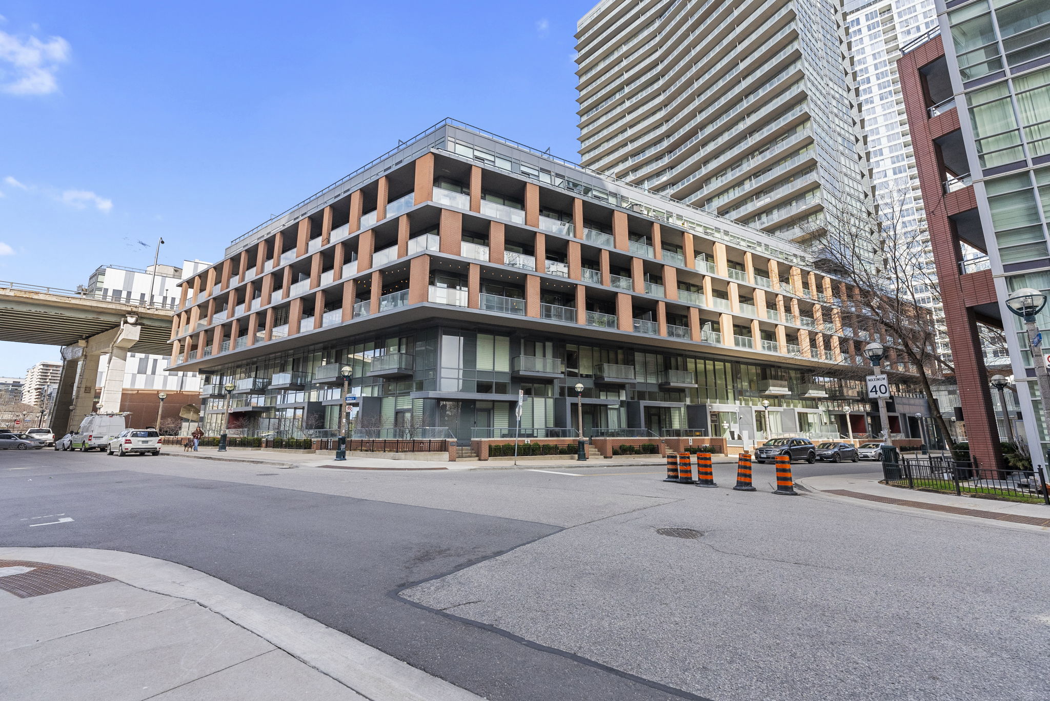 20 Bruyeres Mews Unit 1509 Toronto, ON M5V 0G8