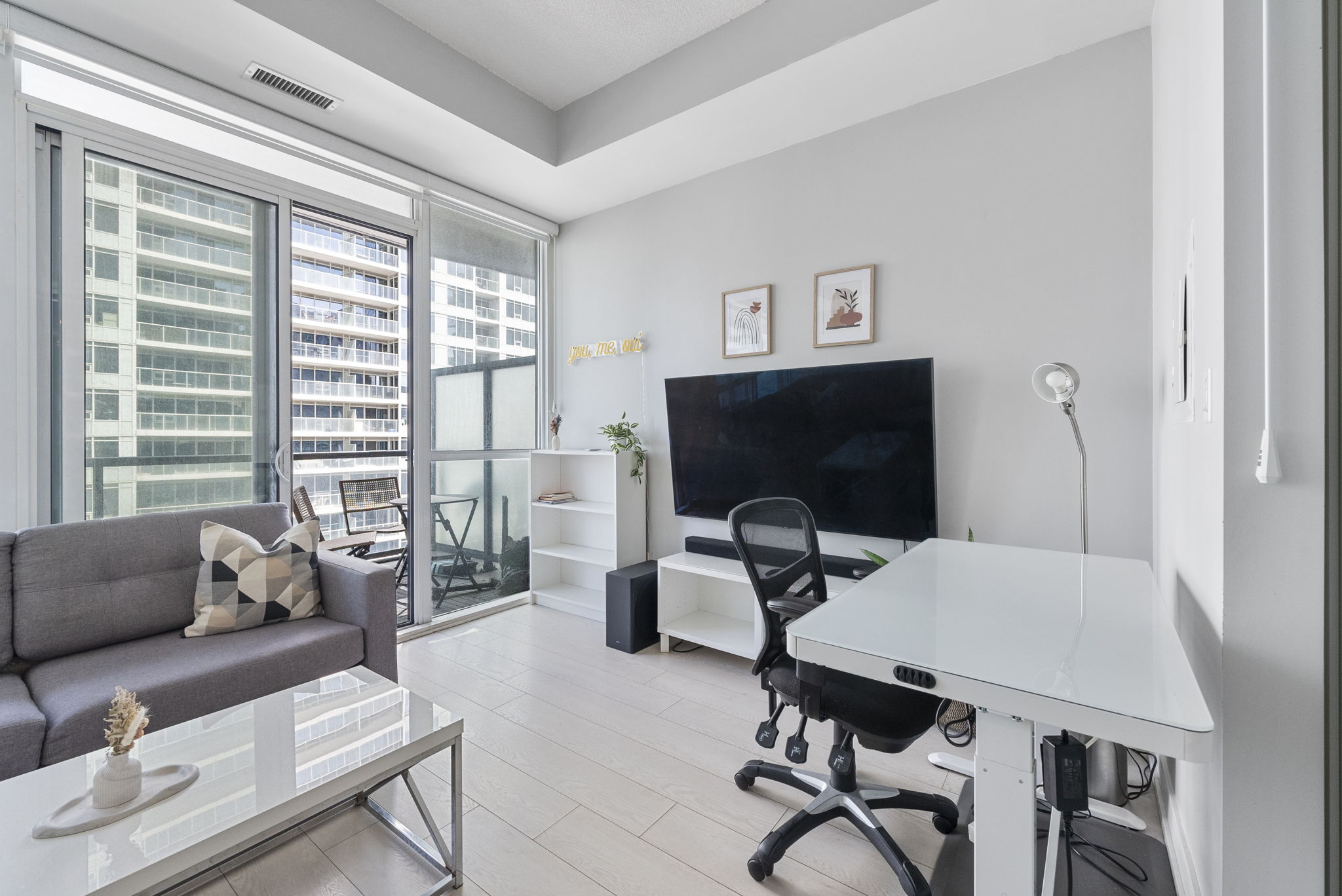 20 Bruyeres Mews Unit 1509 Toronto, ON M5V 0G8