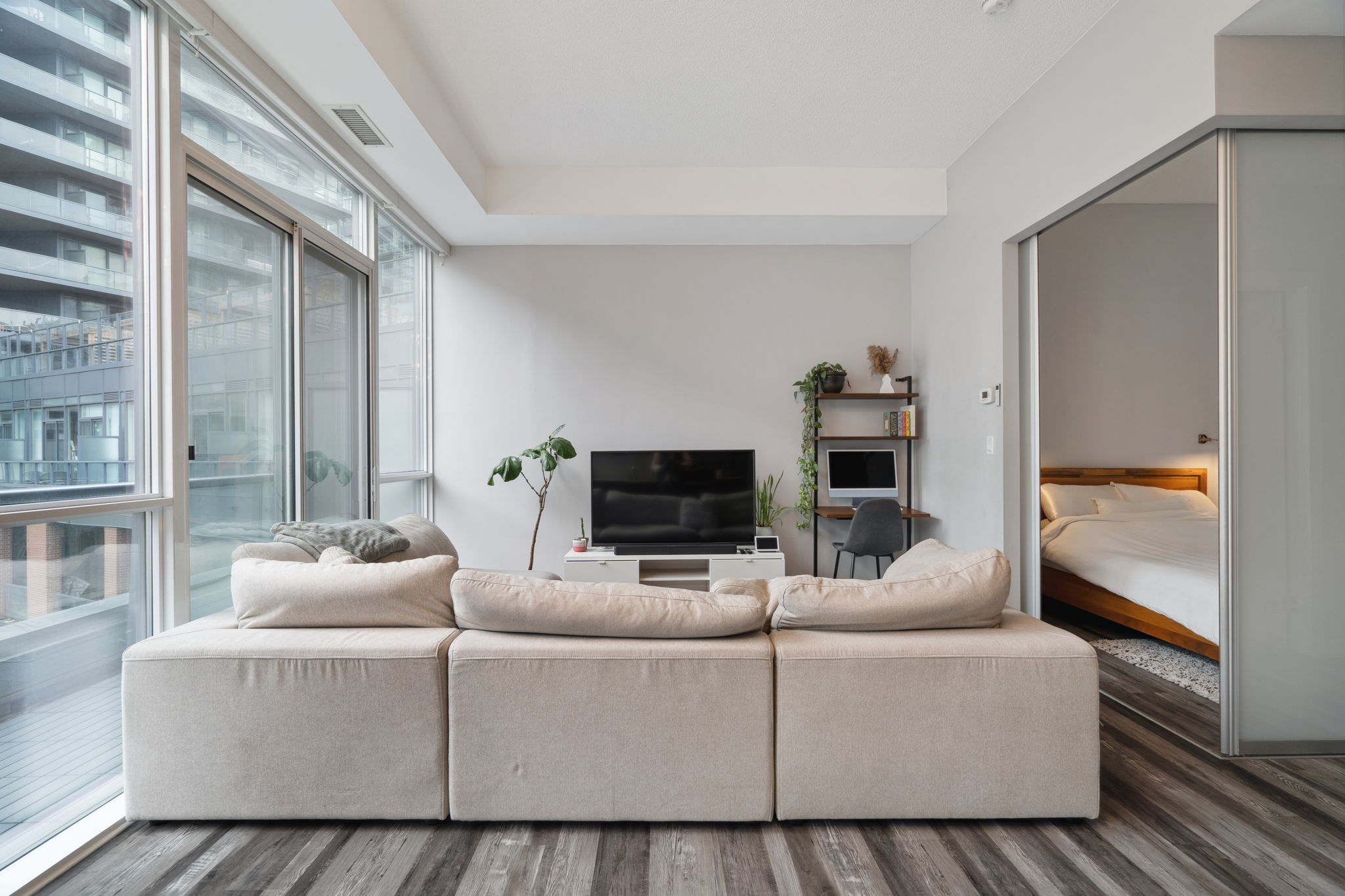 20 Bruyeres Mews Unit 721 Toronto, ON M5V 0G8