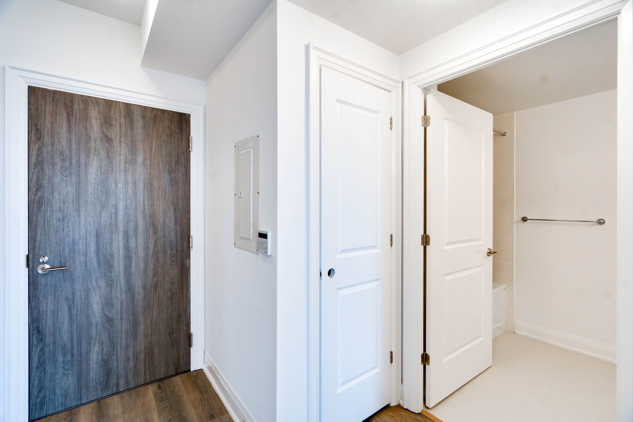 20 Gatineau Dr Unit 1703 Vaughan, ON L4J 0L3