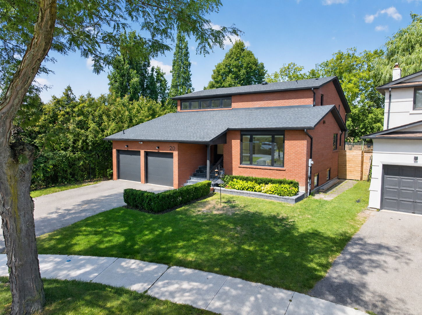 20 Gladiola Ct Toronto, ON M3H 5X6