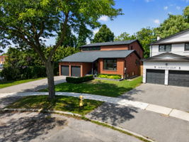 20 Gladiola Ct, Toronto ON — real estate photography by Amazing Photo Video