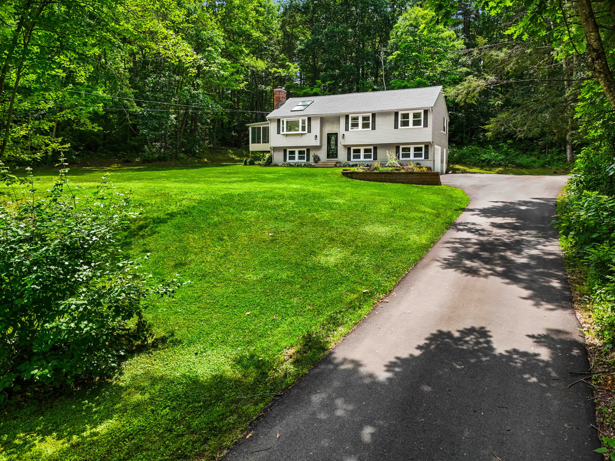 20 Hawkview Rd, Hudson, NH 03051, USA Photo 2