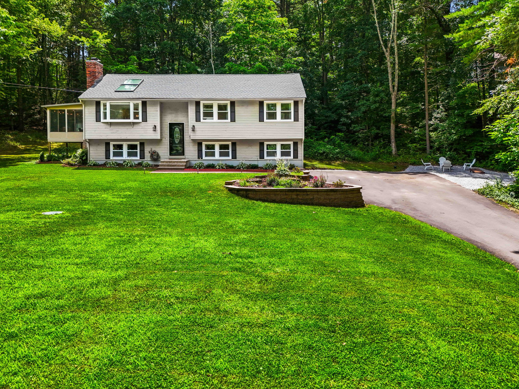 20 Hawkview Rd, Hudson, NH 03051, USA Photo 3