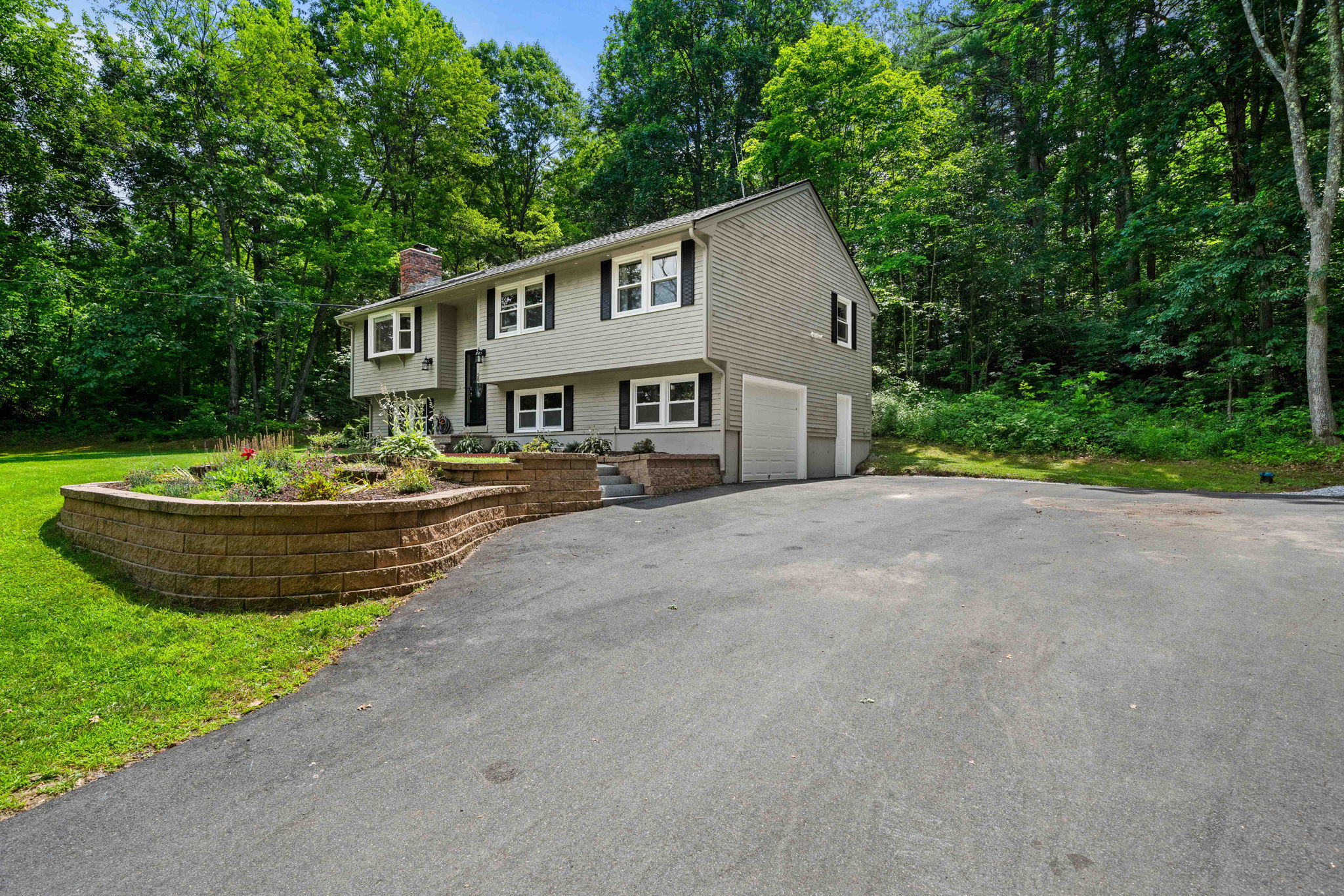 20 Hawkview Rd, Hudson, NH 03051, USA Photo 56