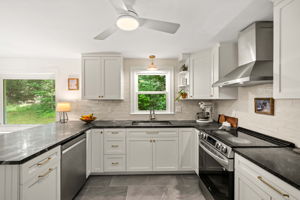 20 Hawkview Rd, Hudson, NH 03051, USA Photo 36