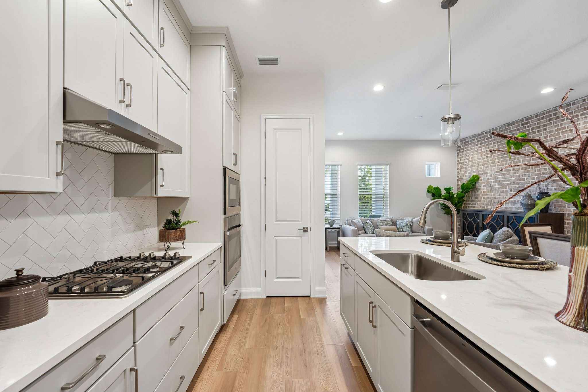 Islington Ln-S2806-016.jpg