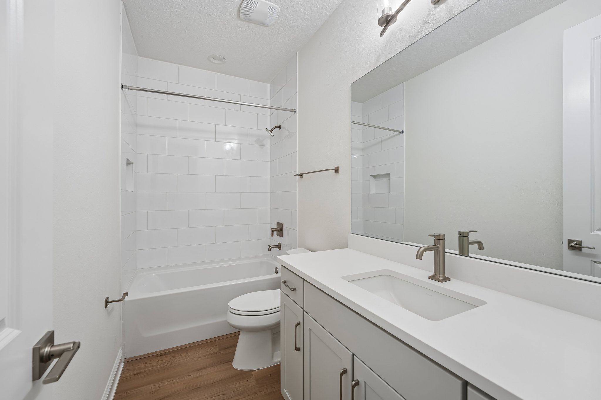 Islington Ln-S2806-028.jpg