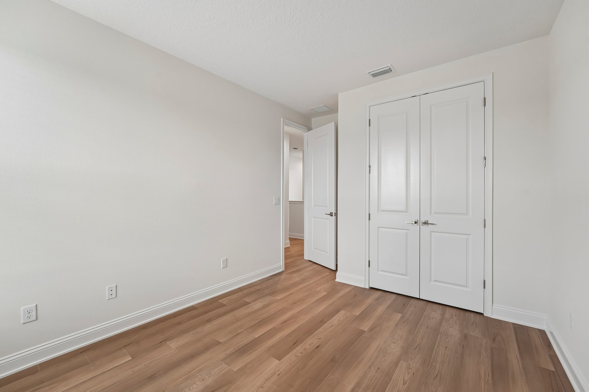 Islington Ln-S2806-029.jpg