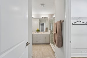 Islington Ln-S2806-022.jpg