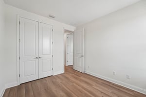 Islington Ln-S2806-032.jpg