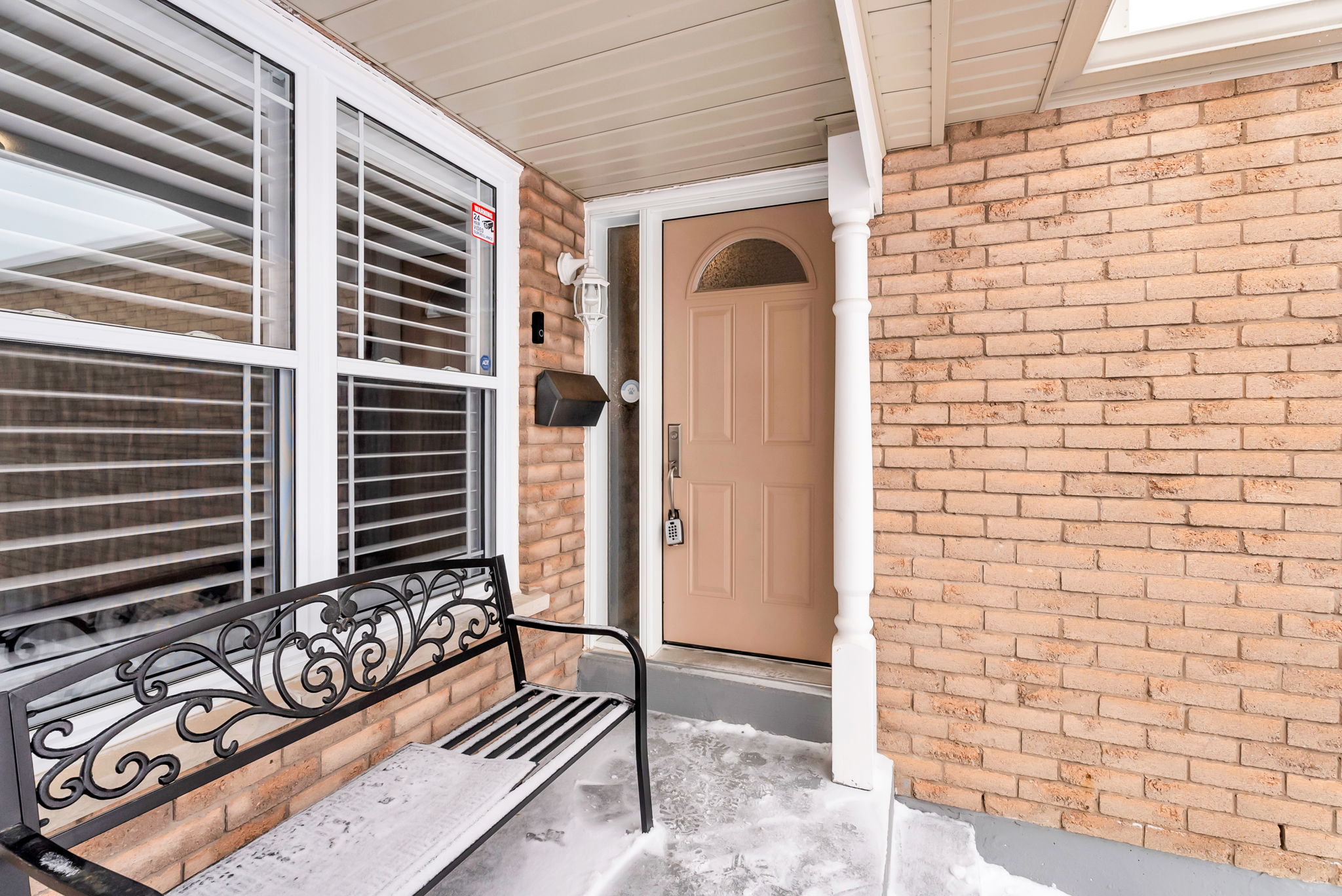 Front Porch/Entrance