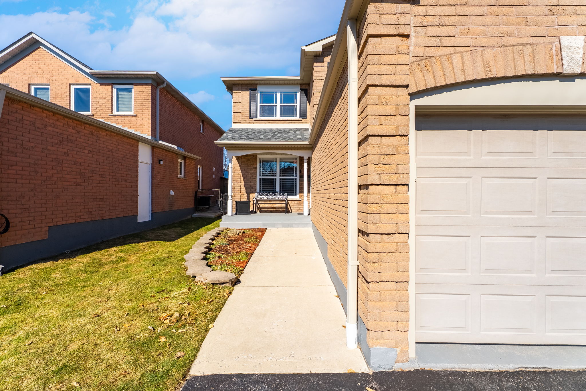 Front Porch/Entrance