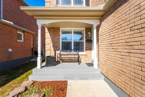 Front Porch/Entrance