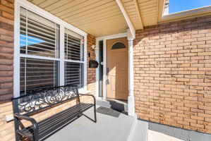 Front Porch/Entrance