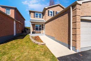 Front Porch/Entrance