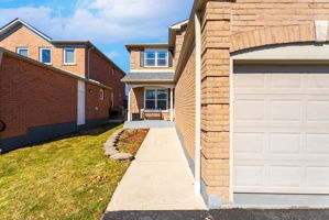 Front Porch/Entrance