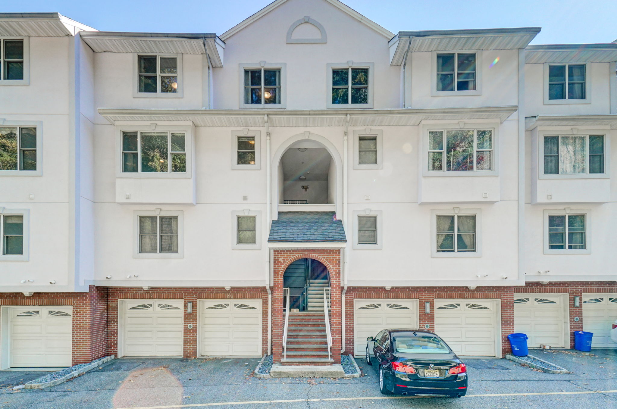 20 Legend Hills Dr Edgewater NJ