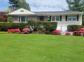 20 Manor Avenue 3 Br, 2 Bath 2491 Sq. Ft. Ranch