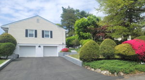 Large 4 to 6 car driveway and 2 car garage