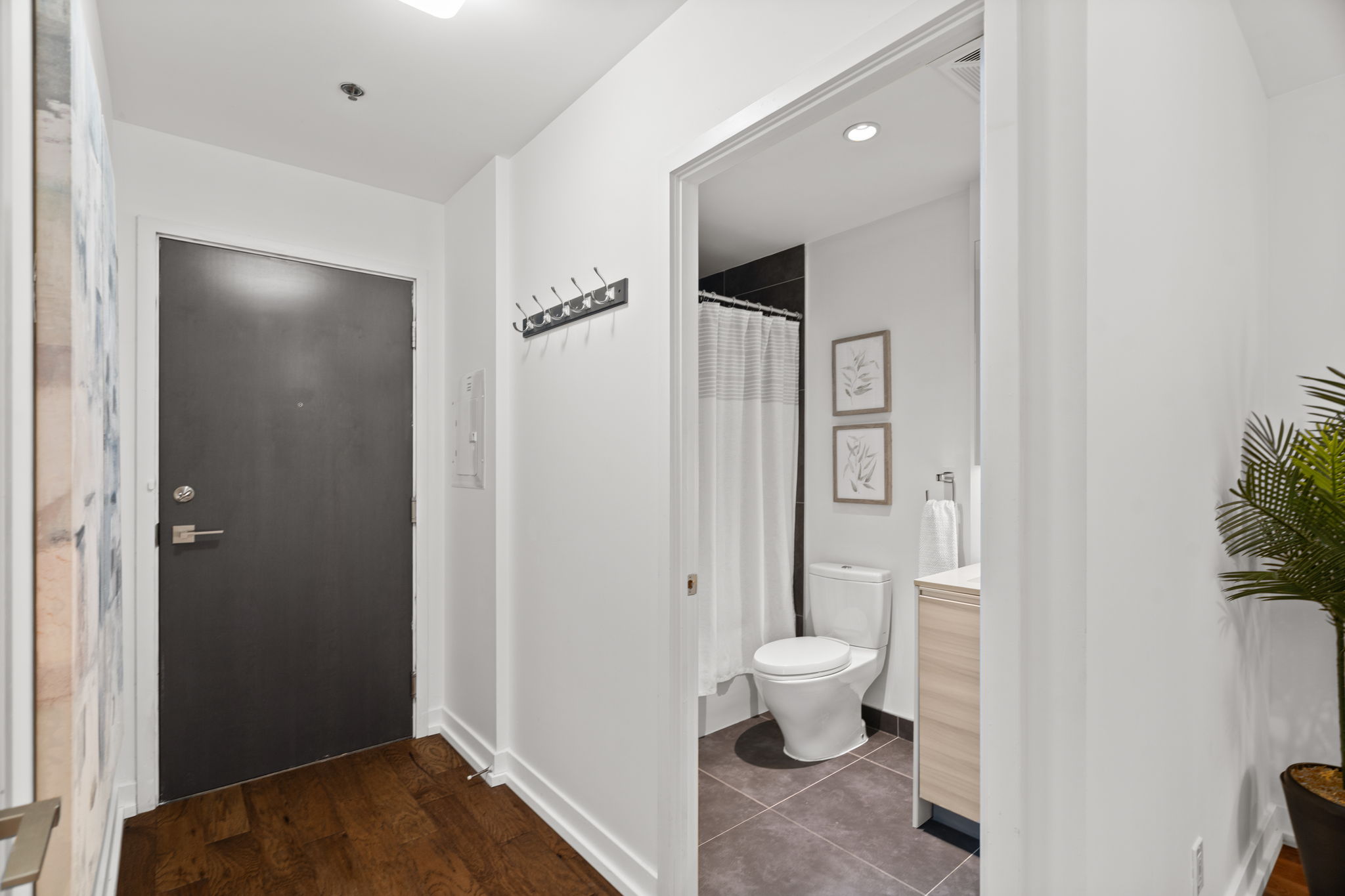 20 Minowan Miikan Ln #1101 Toronto, ON M6J 0E5