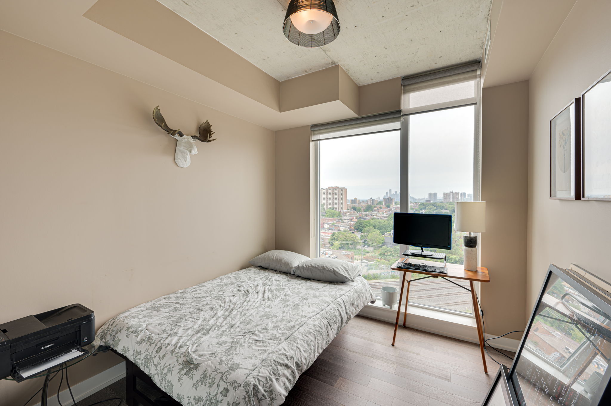20 Minowan Miikan Ln Unit 1115 Toronto, ON M6J 0E5