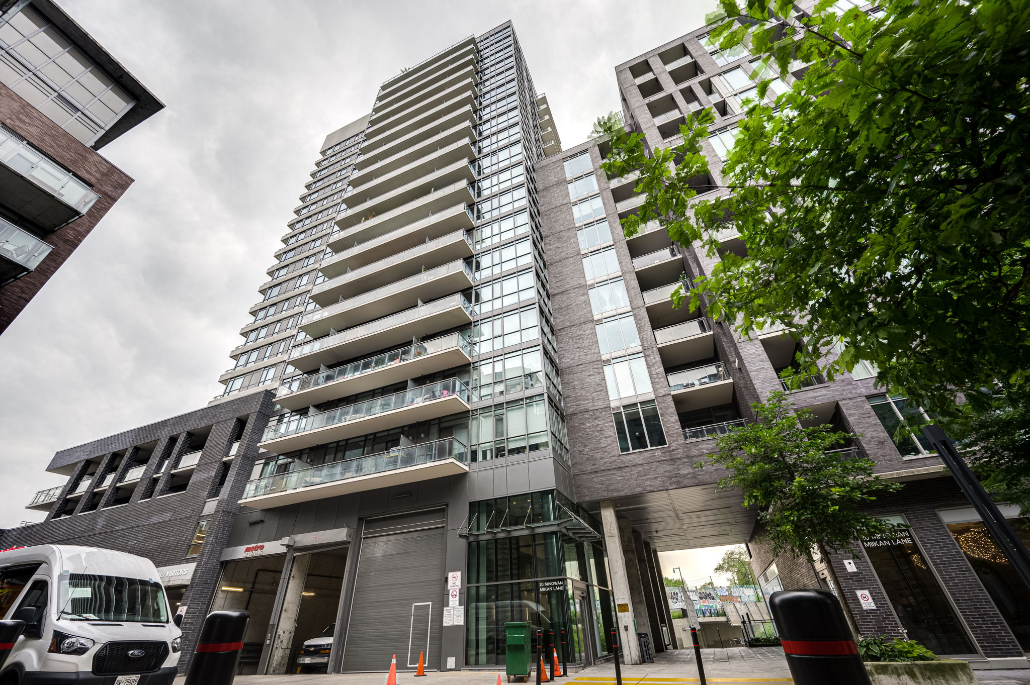 20 Minowan Miikan Ln Unit 1115 Toronto, ON M6J 0E5