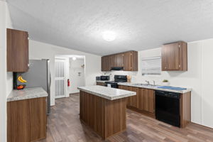 Efficient and easy to maintain—this kitchen has everything you need within reach, with a layout that keeps things simple and functional.