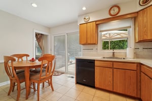 Eat-In Kitchen