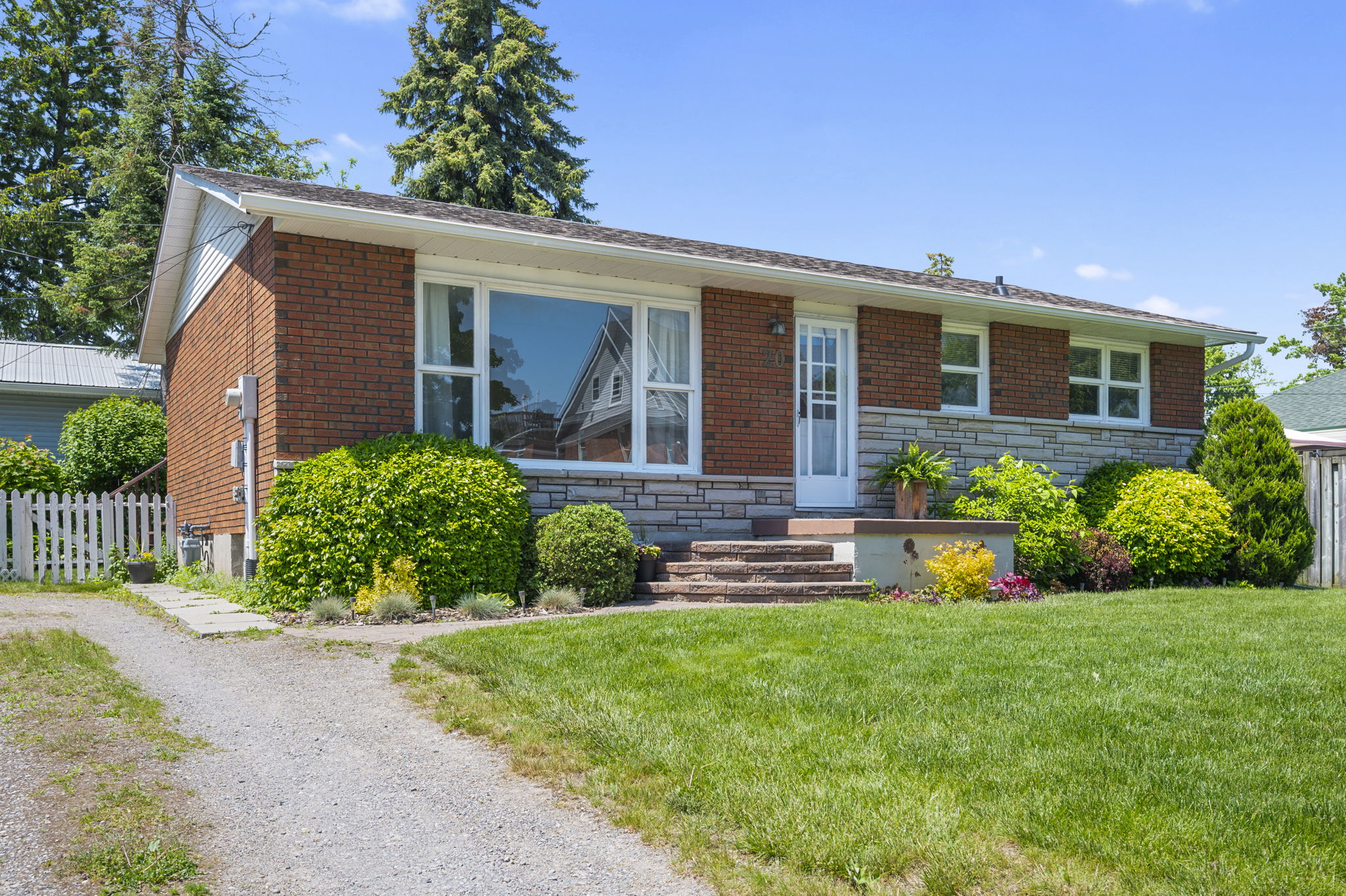 20 Ontario St Bowmanville, ON L1C 2S3