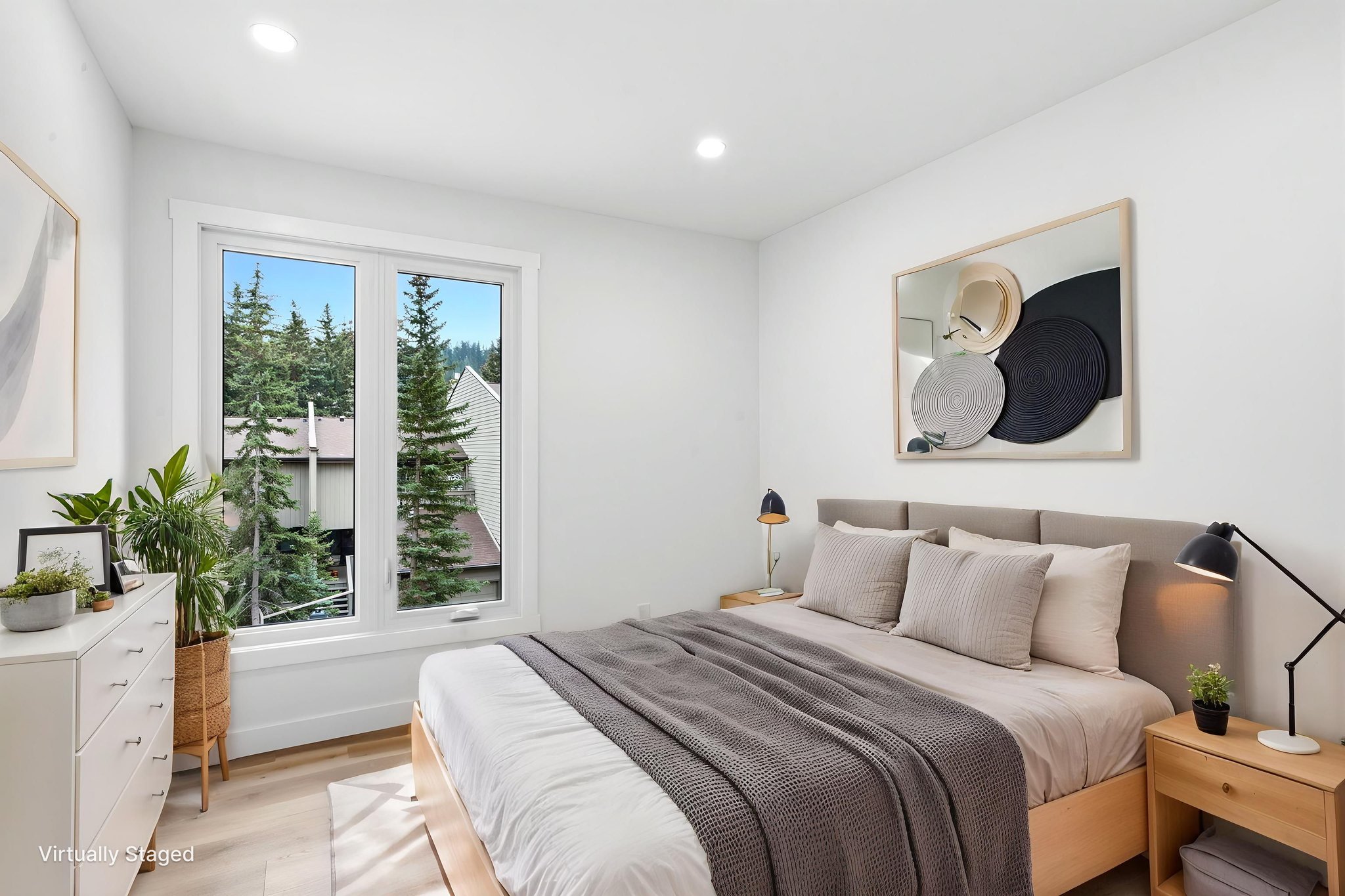 DSC00180 virtually staged.jpeg