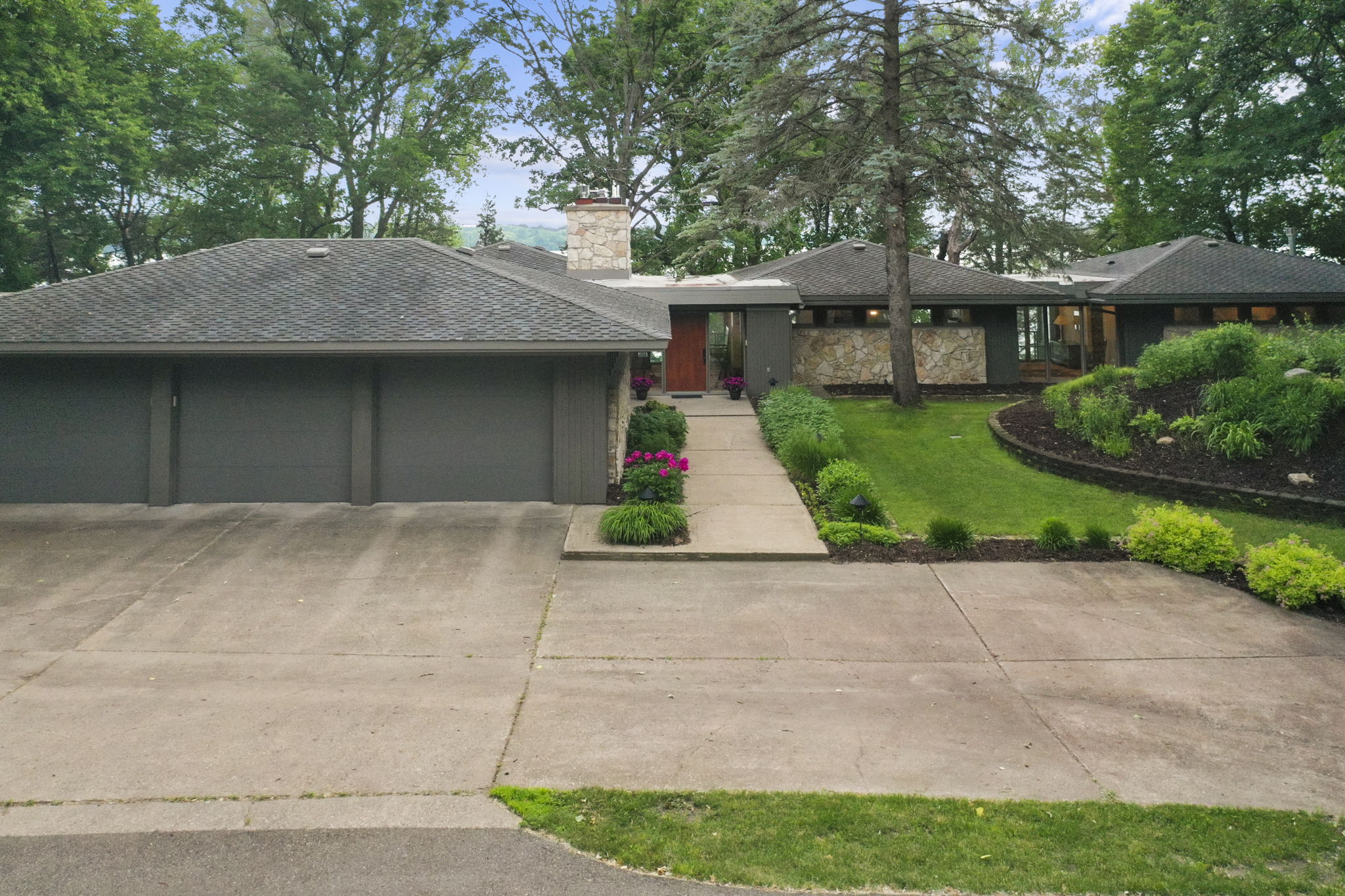  20 Red Fox Rd, North Oaks, MN 55127, US