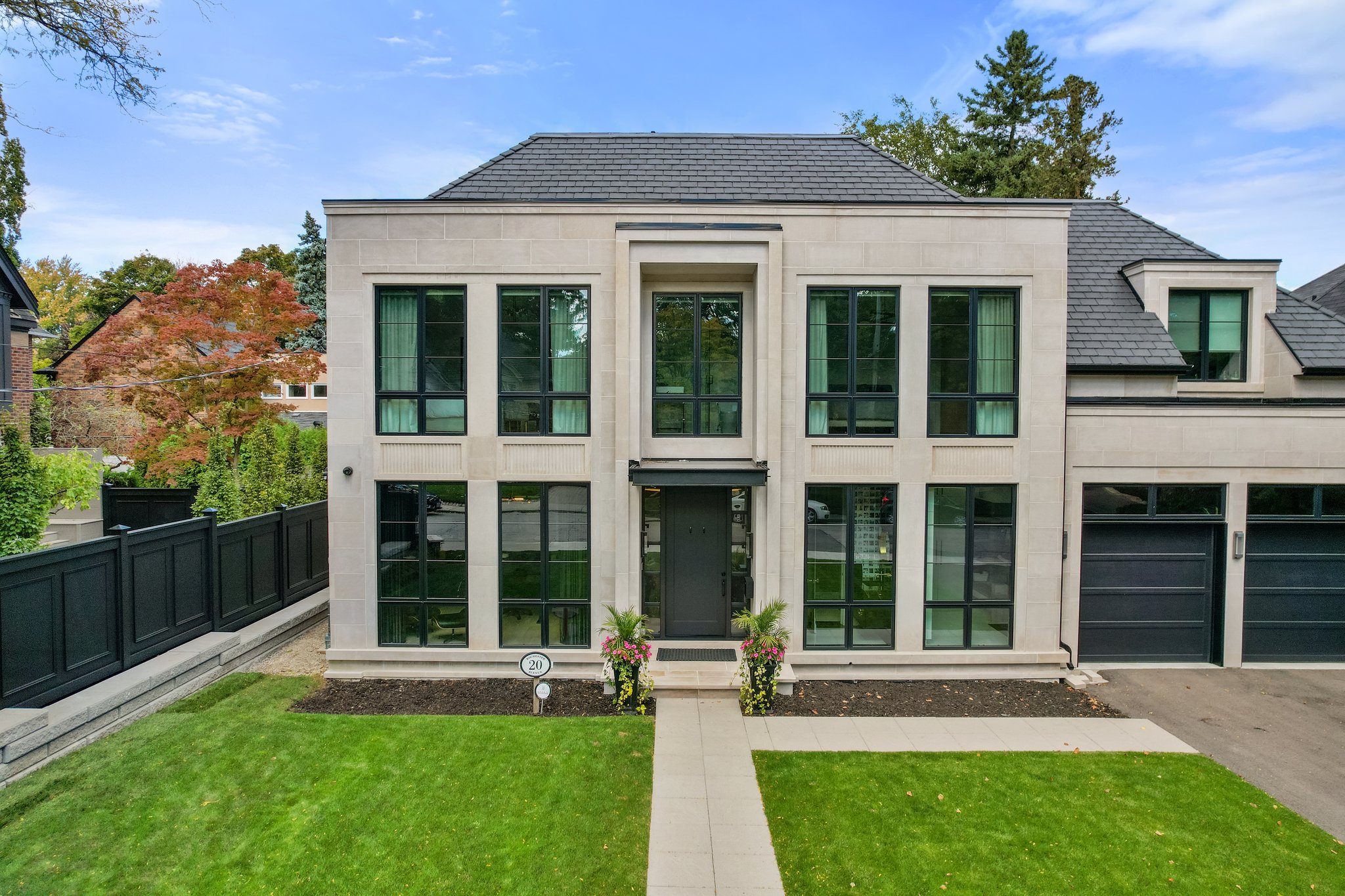 20 Rochester Ave Toronto, ON M4N 1N8