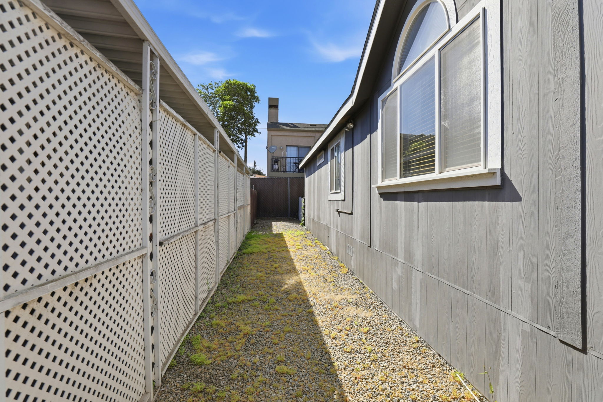 029_F8_20 Russell Rd