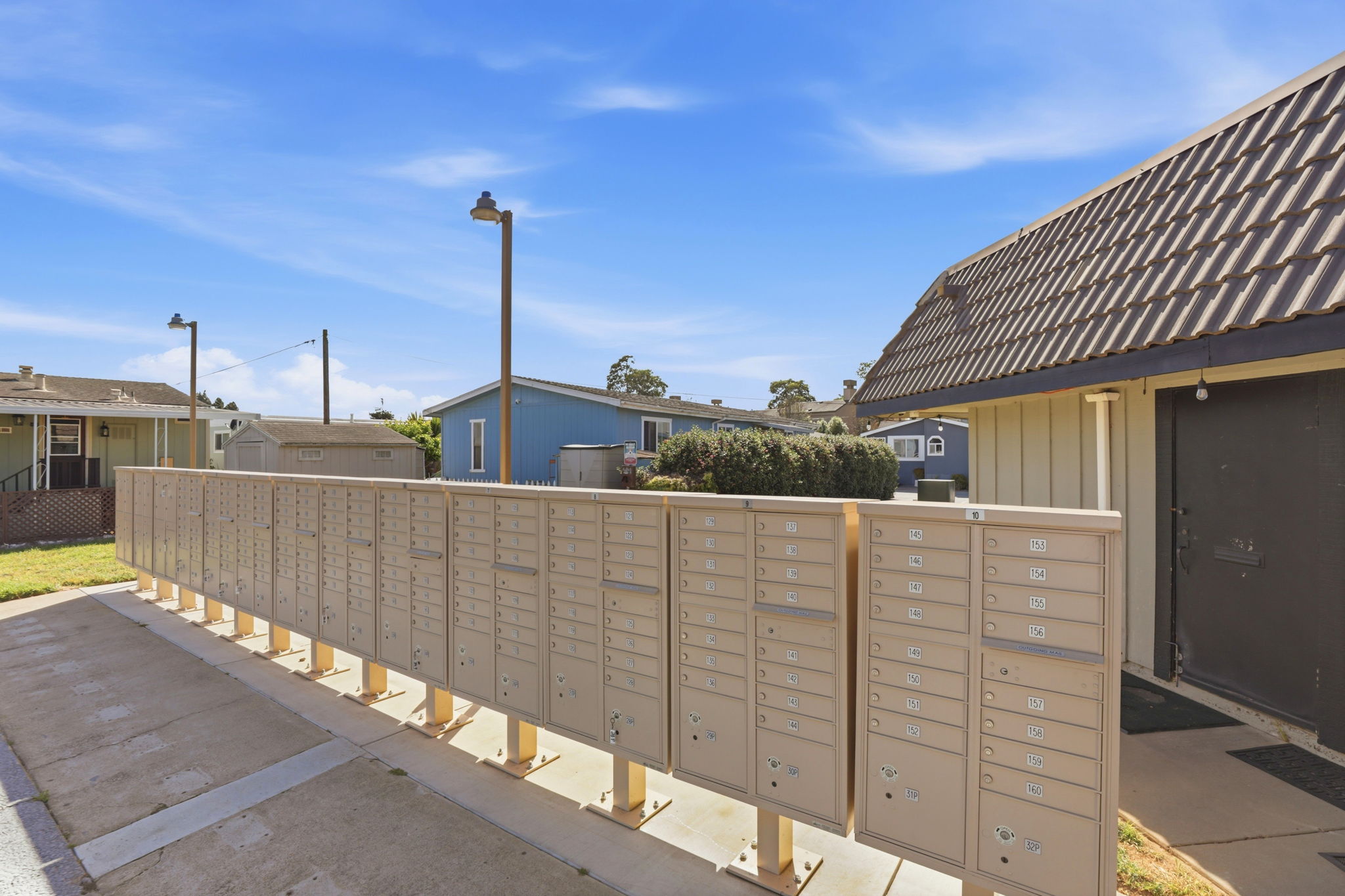 036_F8_20 Russell Rd