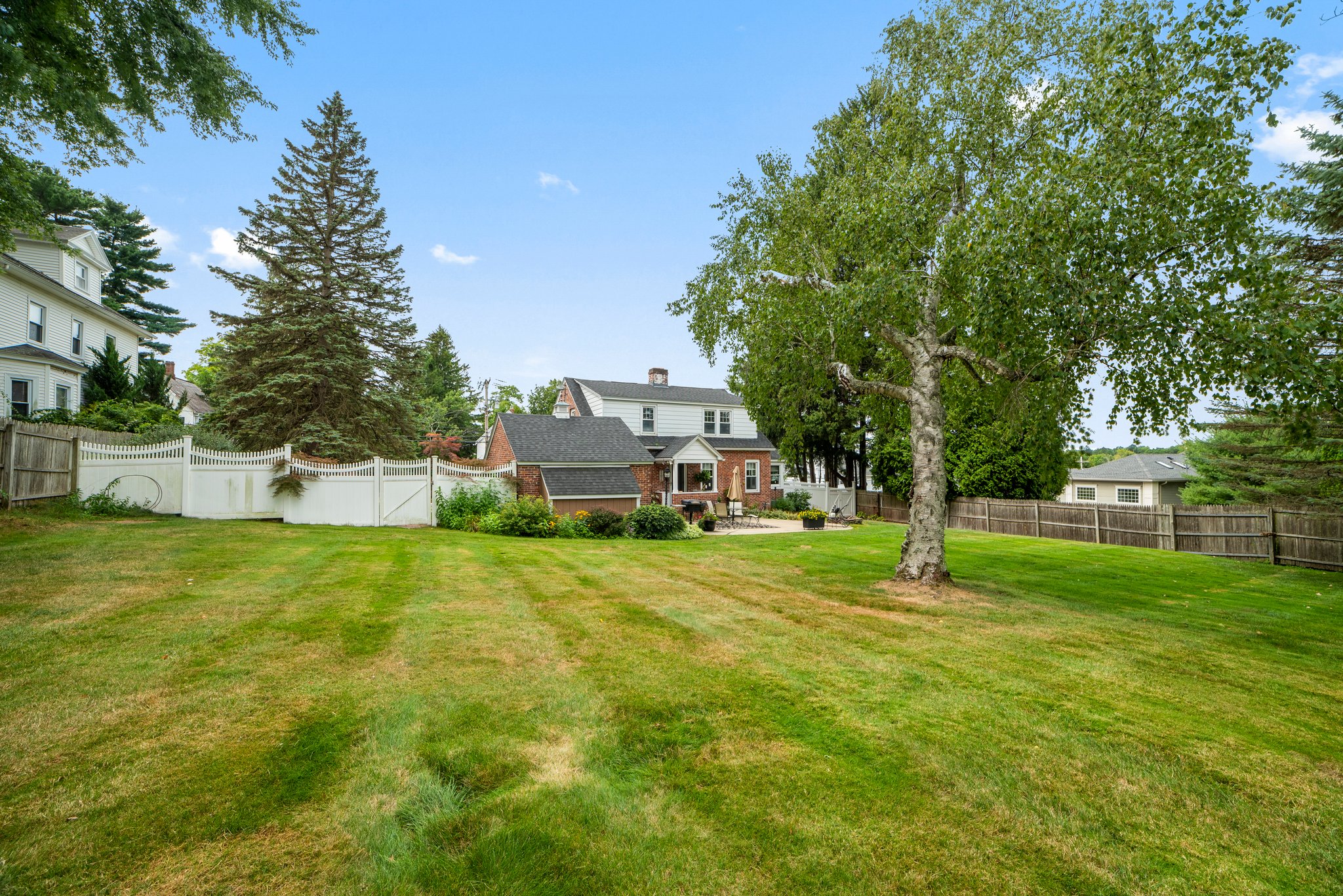 20 Somers Rd, East Longmeadow, MA 01028 Seven Roads Media