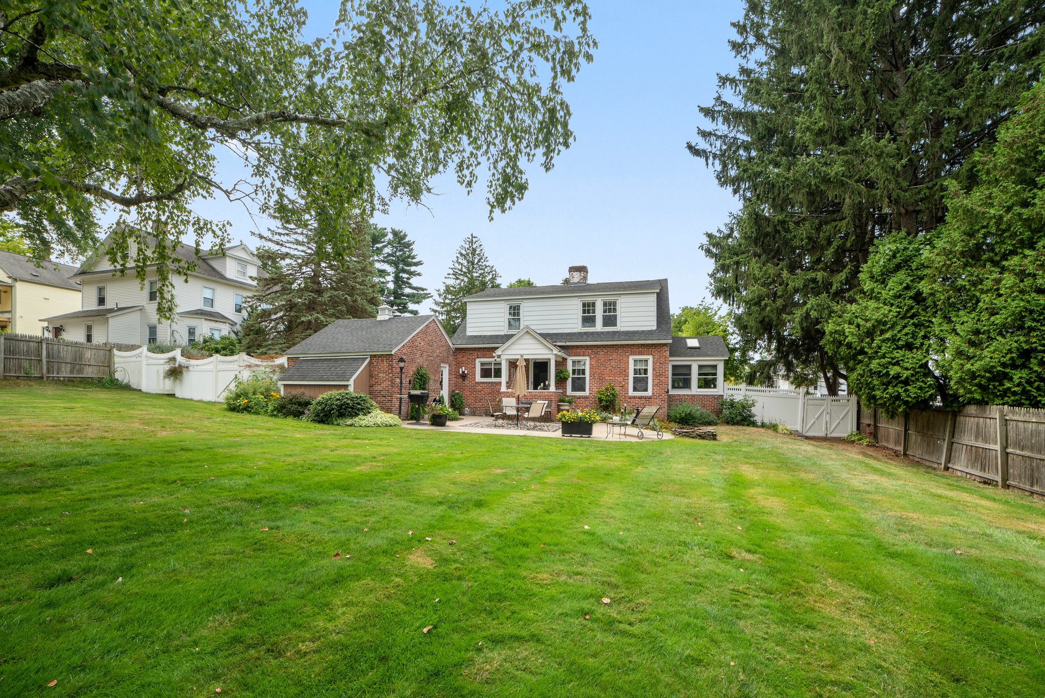 20 Somers Rd, East Longmeadow, MA 01028 Seven Roads Media