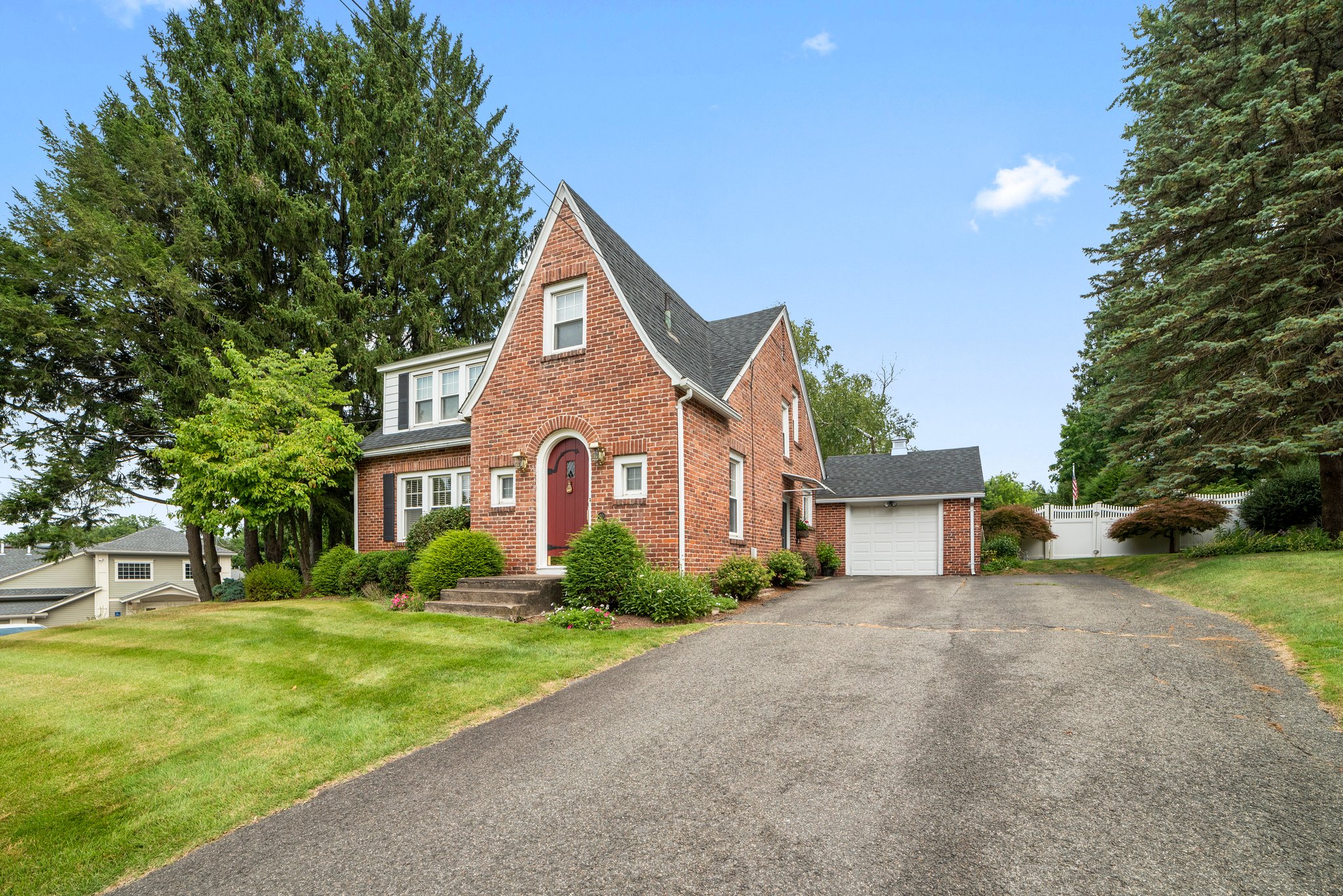 20 Somers Rd, East Longmeadow, MA 01028 Seven Roads Media