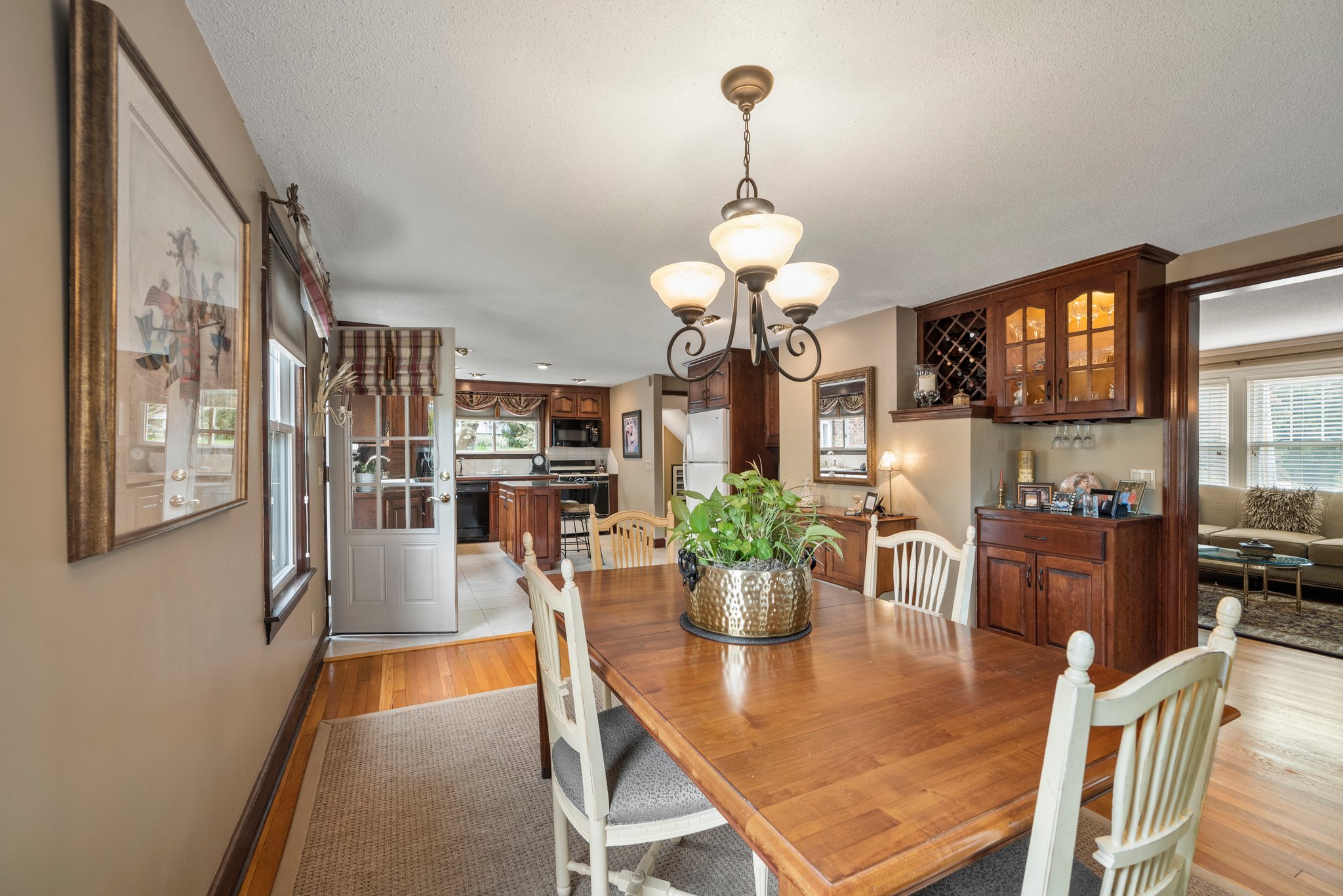 20 Somers Rd, East Longmeadow, MA 01028 Seven Roads Media