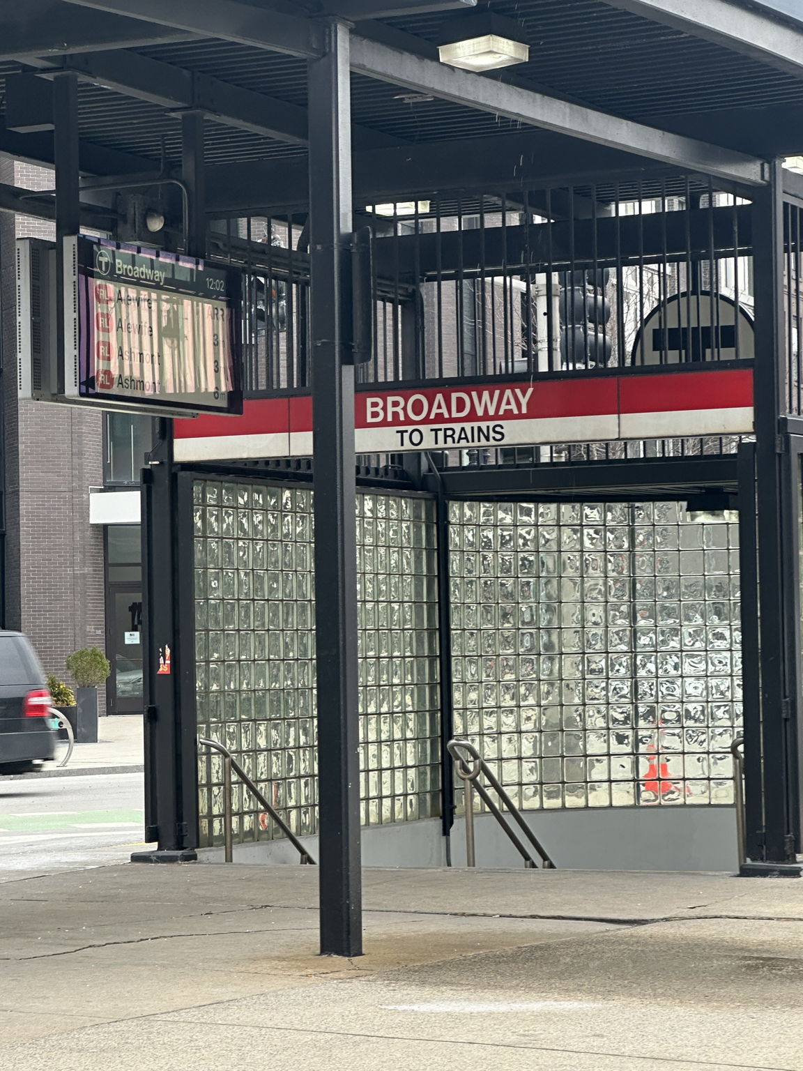 Broadway T - Nearby!