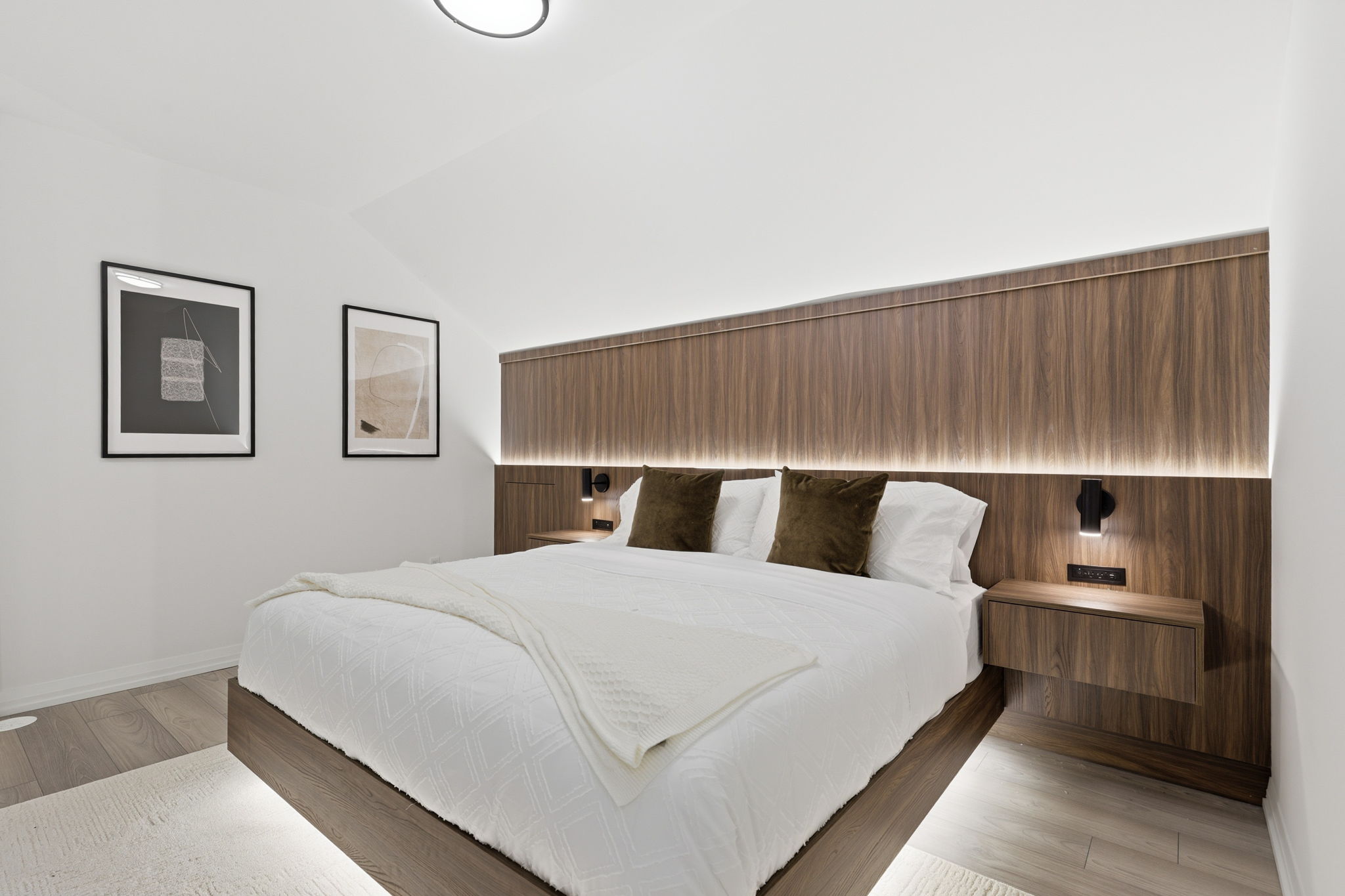 Property in Toronto — delivered property photograph 27