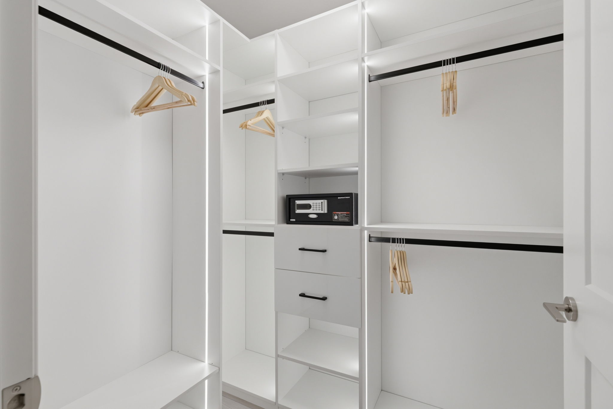 Property in Toronto — delivered property photograph 29