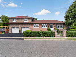 20 Wye Valley Rd, Toronto ON — real estate photography by Amazing Photo Video