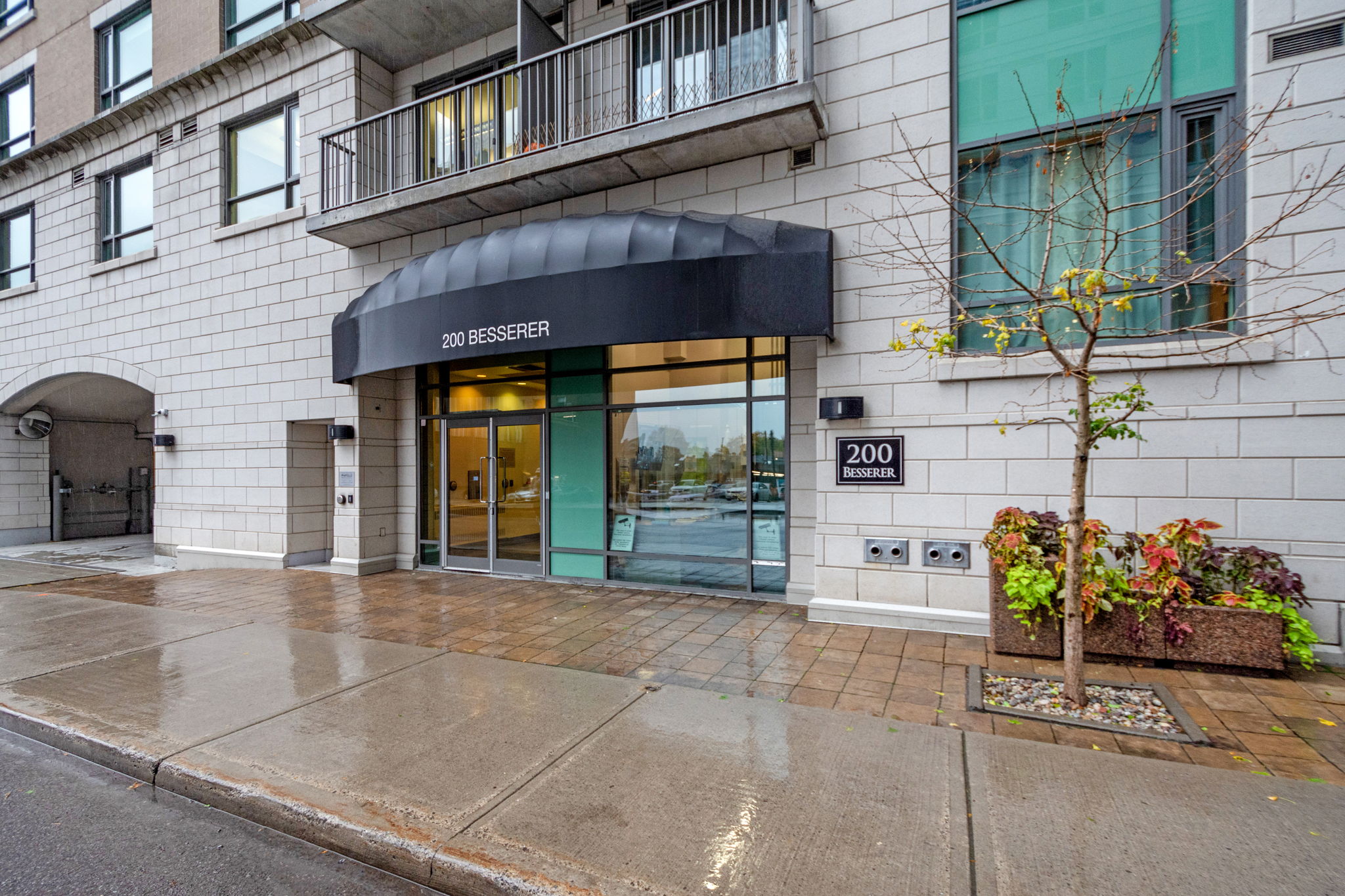 200 Besserer St 810, Ottawa, ON K1N 0A7 | Tezz Photography