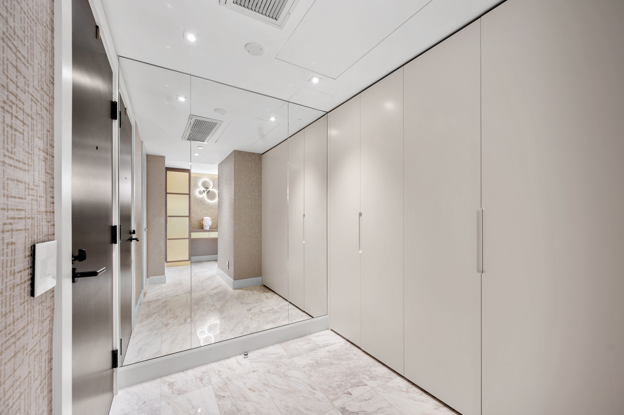 200 Cumberland St Unit 3005 Toronto, ON M5R 0B7