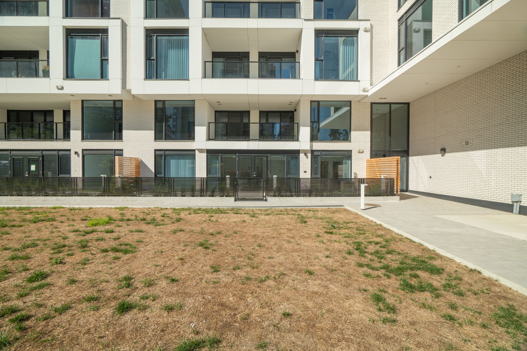 200 Keewatin Ave Unit 102 Toronto, ON M4P 1Z8
