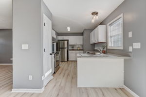 Kitchen/Breakfast Bar