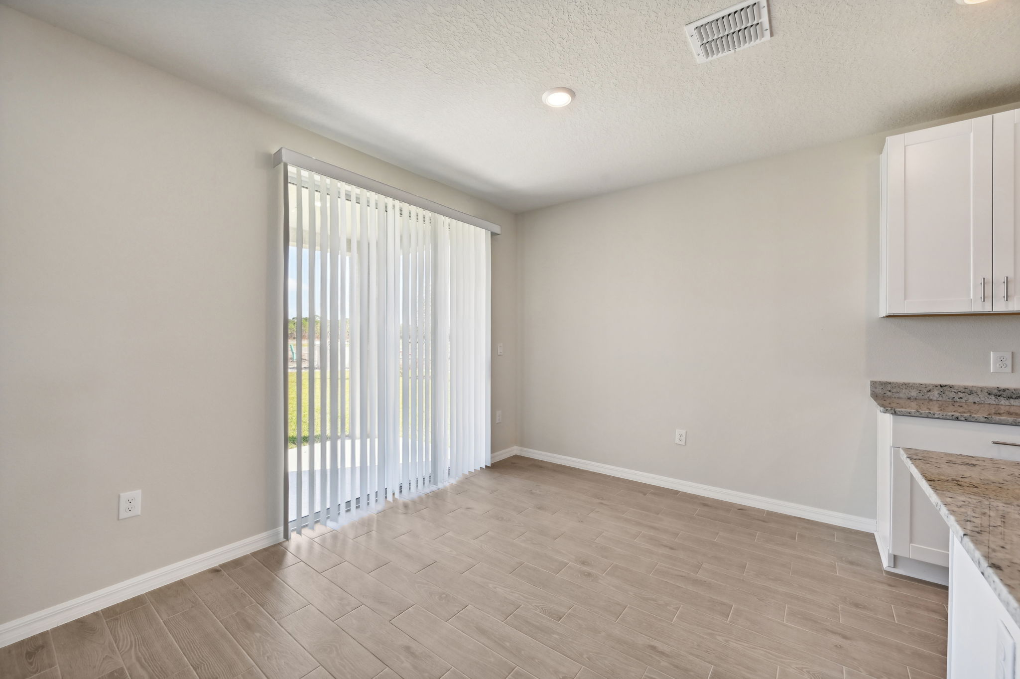 Tampa Division - Magnolia Bay - 200 Lazy Shore Drive, Nokomis, FL 34275 - 008