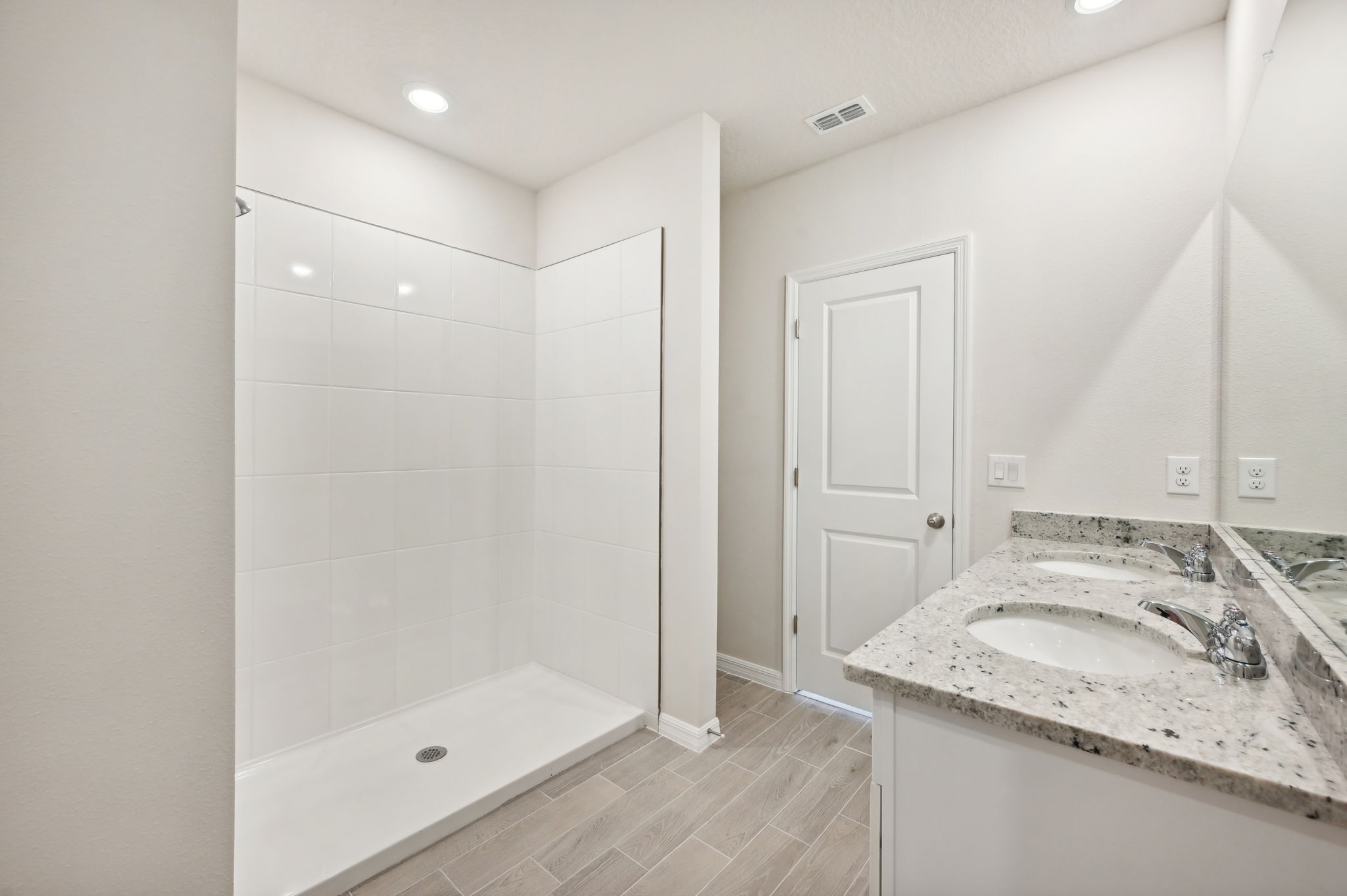 Tampa Division - Magnolia Bay - 200 Lazy Shore Drive, Nokomis, FL 34275 - 029