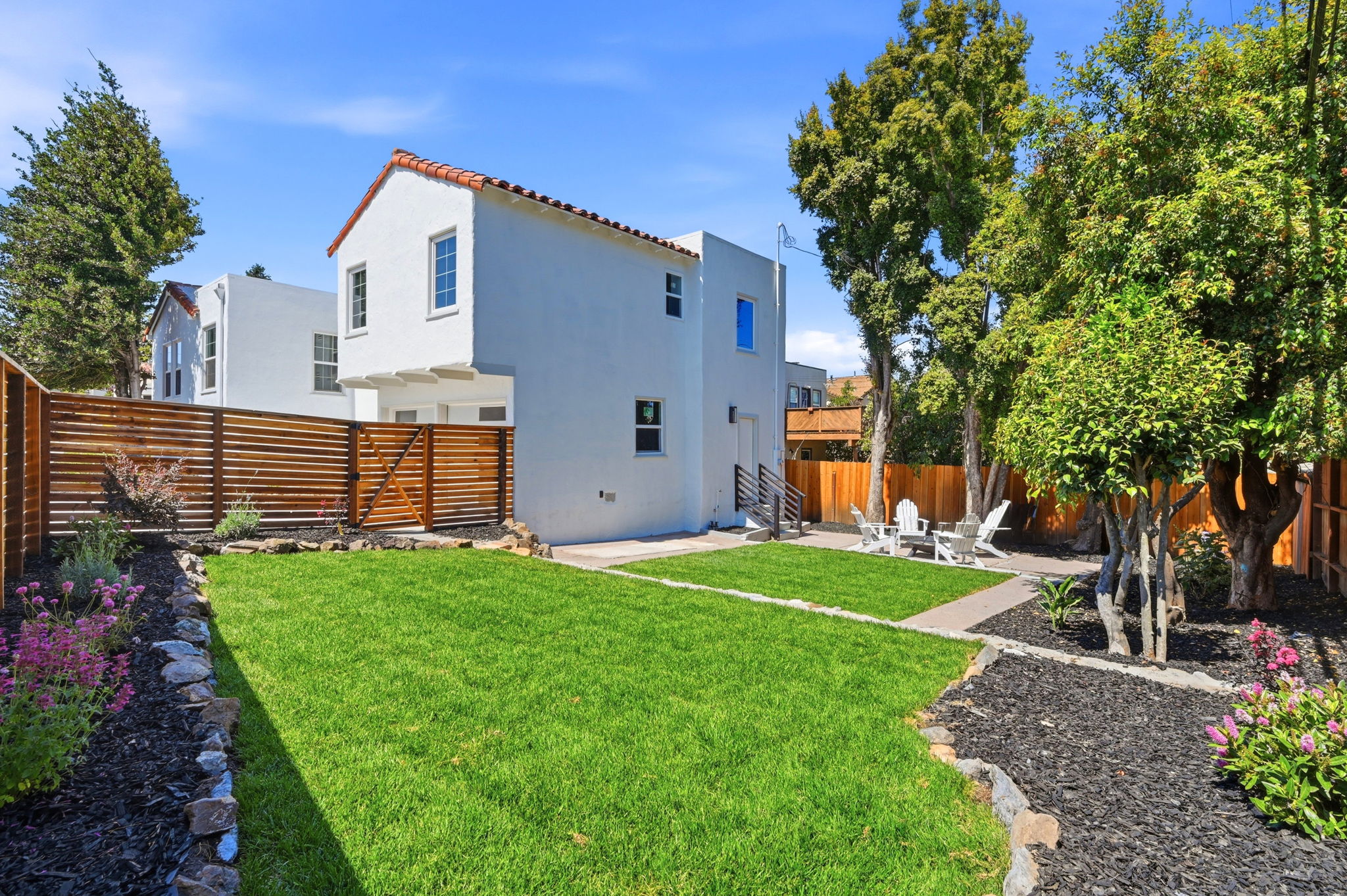 042_F8_200 Magnolia Ave